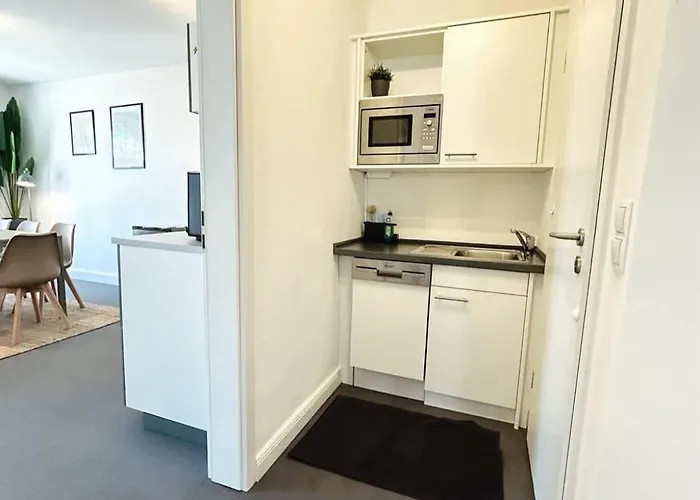 Modern 3-bedroom Near Alster For Up To 10 Apartament *