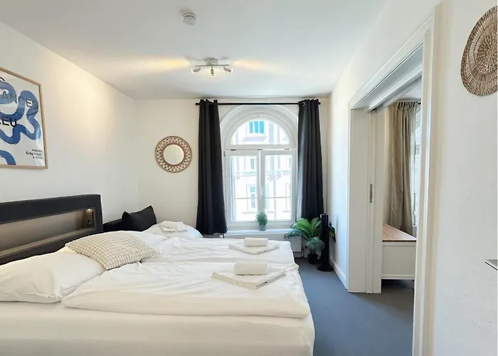 Modern 3-bedroom Near Alster For Up To 10
