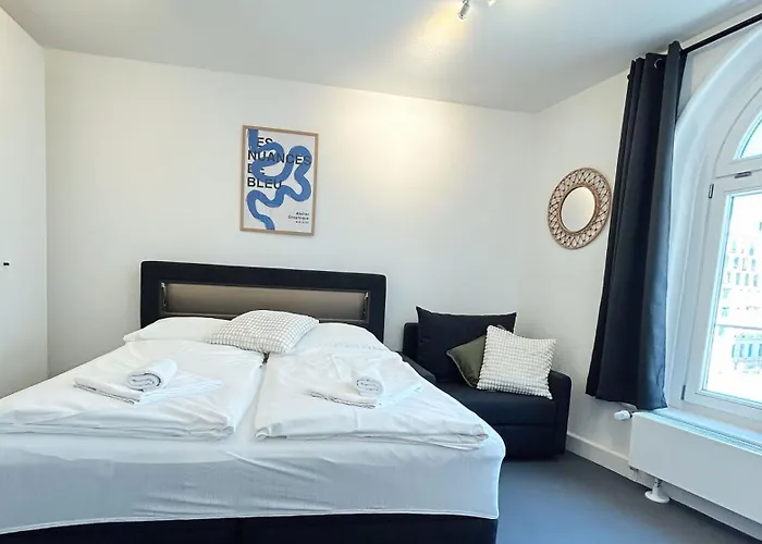 Modern 3-bedroom Near Alster For Up To 10