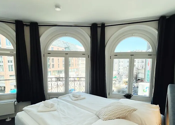 Apartament Modern 3-bedroom Near Alster For Up To 10